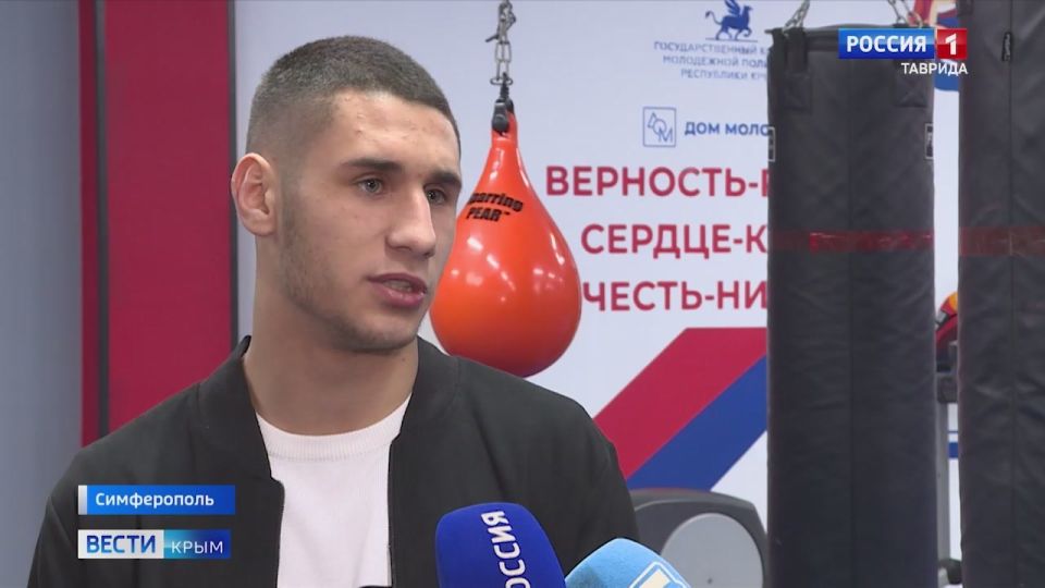 Три крымских боксёра, которые получили золотые медали на первенстве Европы, вернулись домой