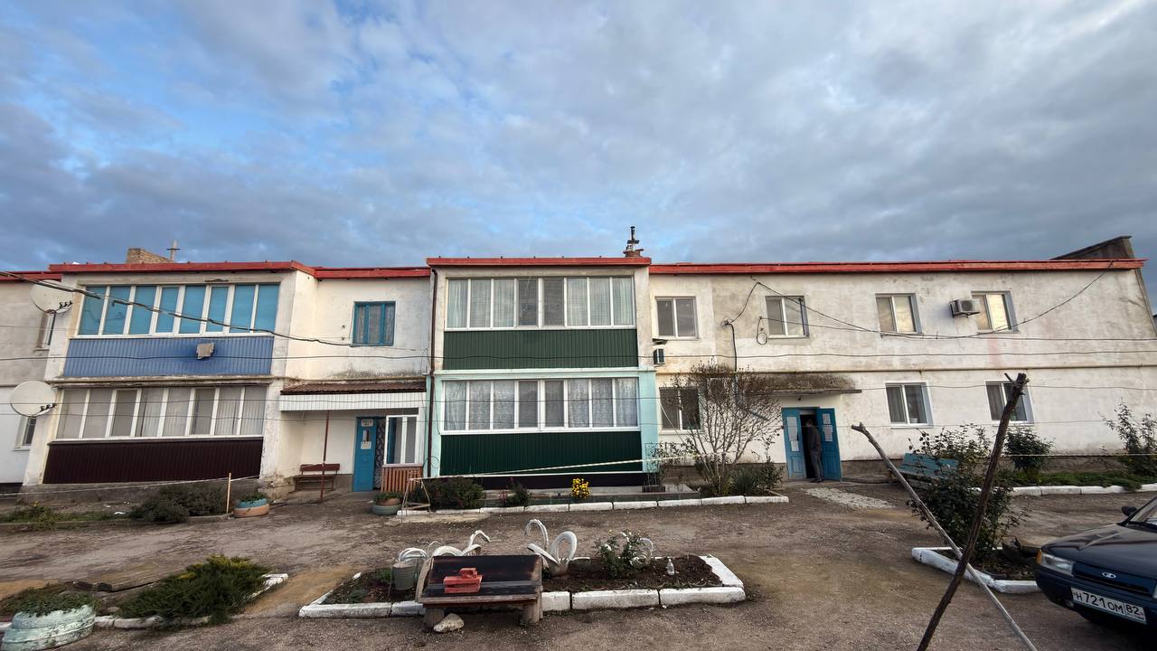 Антон Кравец: В с. Желябовка в многоквартирном доме по ул.Придорожная, 26, ведутся работы по ремонту кровли Антон Кравец: В с. Желябовка в многоквартирном доме по ул.Придорожная, 26, ведутся работы по ремонту кровли