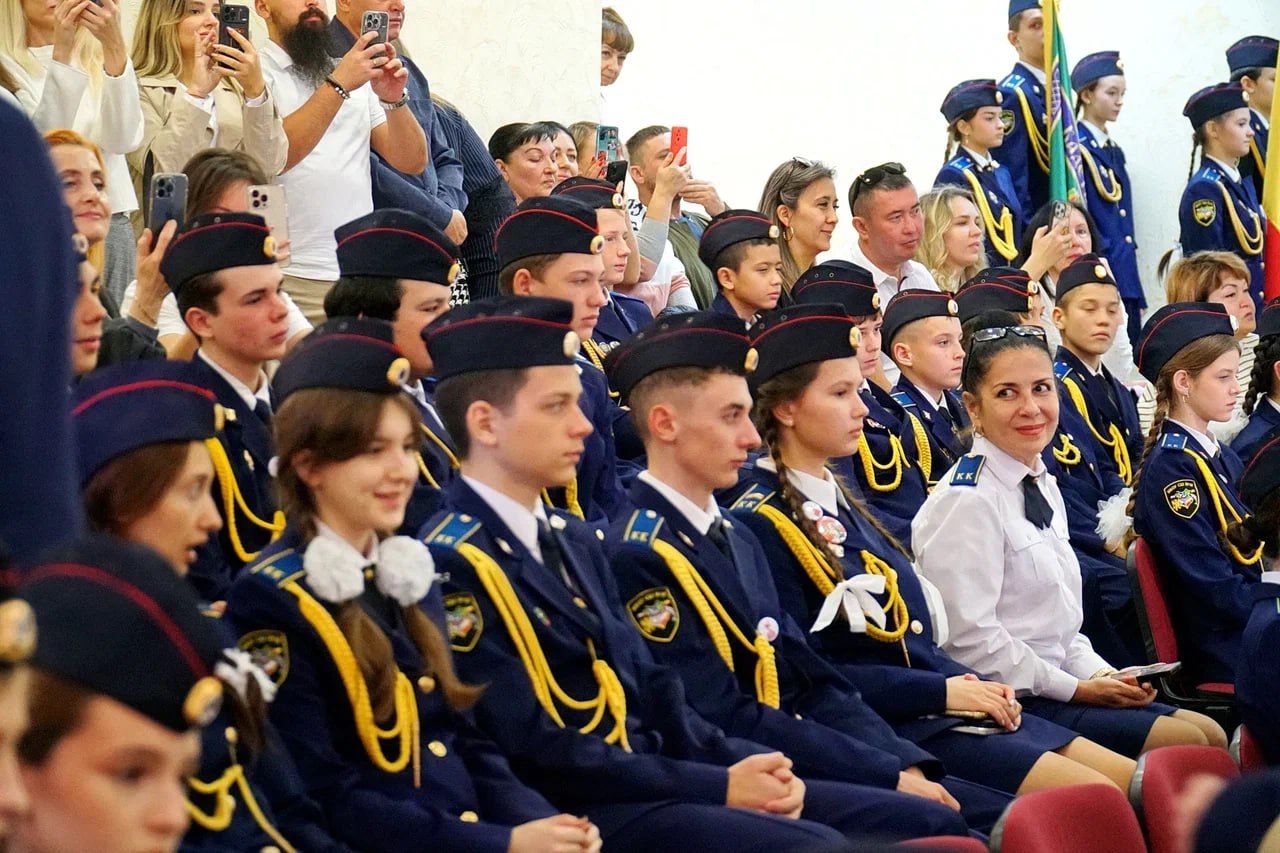 В Евпатории школьники вступили в ряды кадетов В Евпатории школьники вступили в ряды кадетов