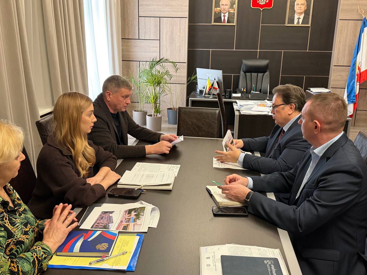 Александр Юрьев: С председателем Государственного Комитета по делам архивов Республики Крым Олегом Лобовым обсудили актуальные вопросы деятельности архива нашего города