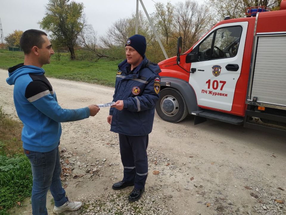 Достучаться до каждого. Круглый год сотрудники ГКУ РК «Пожарная охрана Республики Крым» ведут профилактическую работу с населением