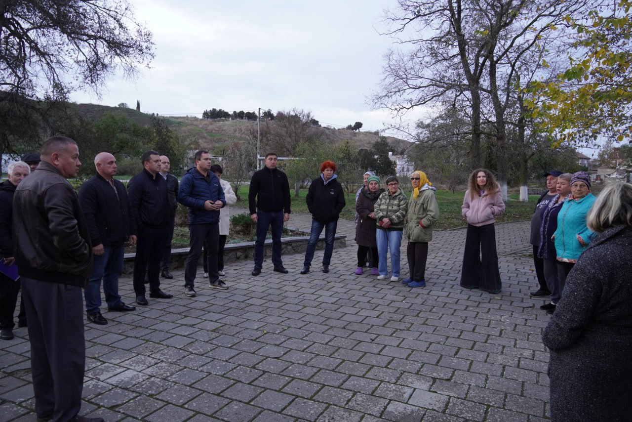 Глава администрации Керчи Олег Каторгин провел встречу с жителями Героевского Глава администрации Керчи Олег Каторгин провел встречу с жителями Героевского