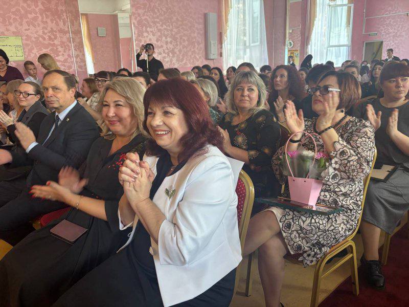 Гимназия №24 отметила 55 лет со дня основания Гимназия №24 отметила 55 лет со дня основания