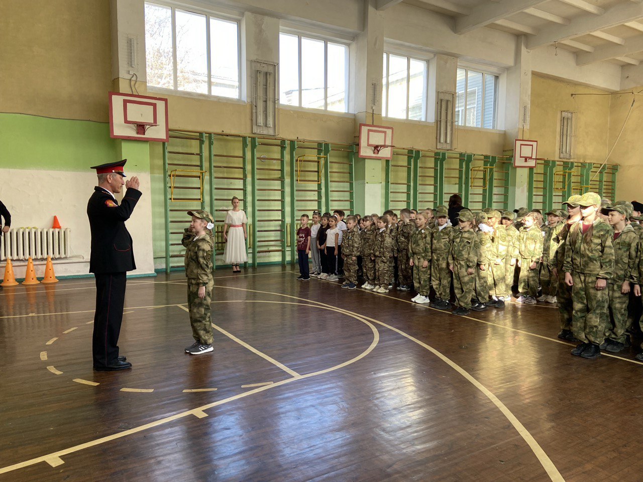 В симферопольской школе № 15 им. А.П. Шеплякова состоялось чествование победителей спартакиады «Покровские ворота» В симферопольской школе № 15 им. А.П. Шеплякова состоялось чествование победителей спартакиады «Покровские ворота»