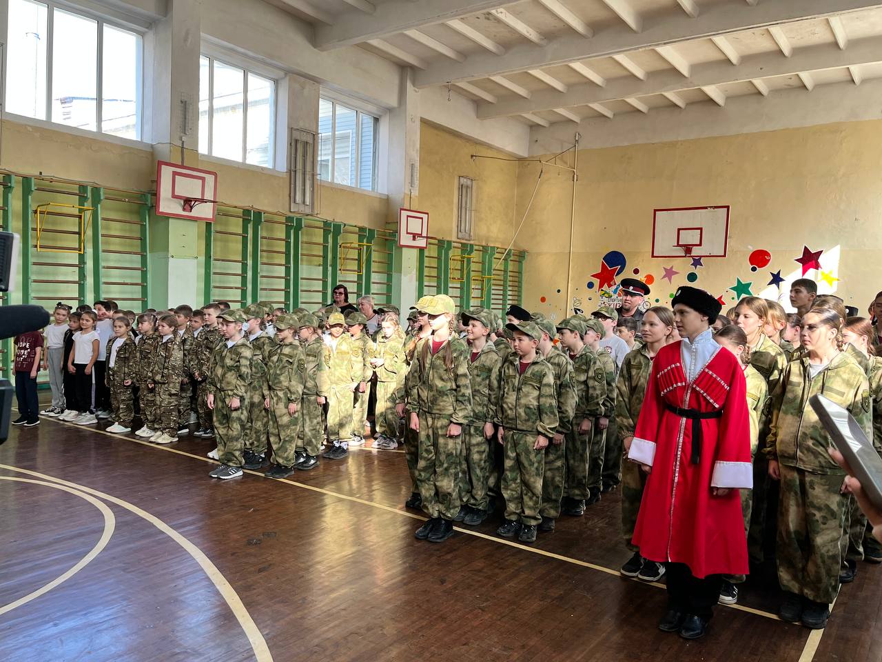 В симферопольской школе № 15 им. А.П. Шеплякова состоялось чествование победителей спартакиады «Покровские ворота» В симферопольской школе № 15 им. А.П. Шеплякова состоялось чествование победителей спартакиады «Покровские ворота»