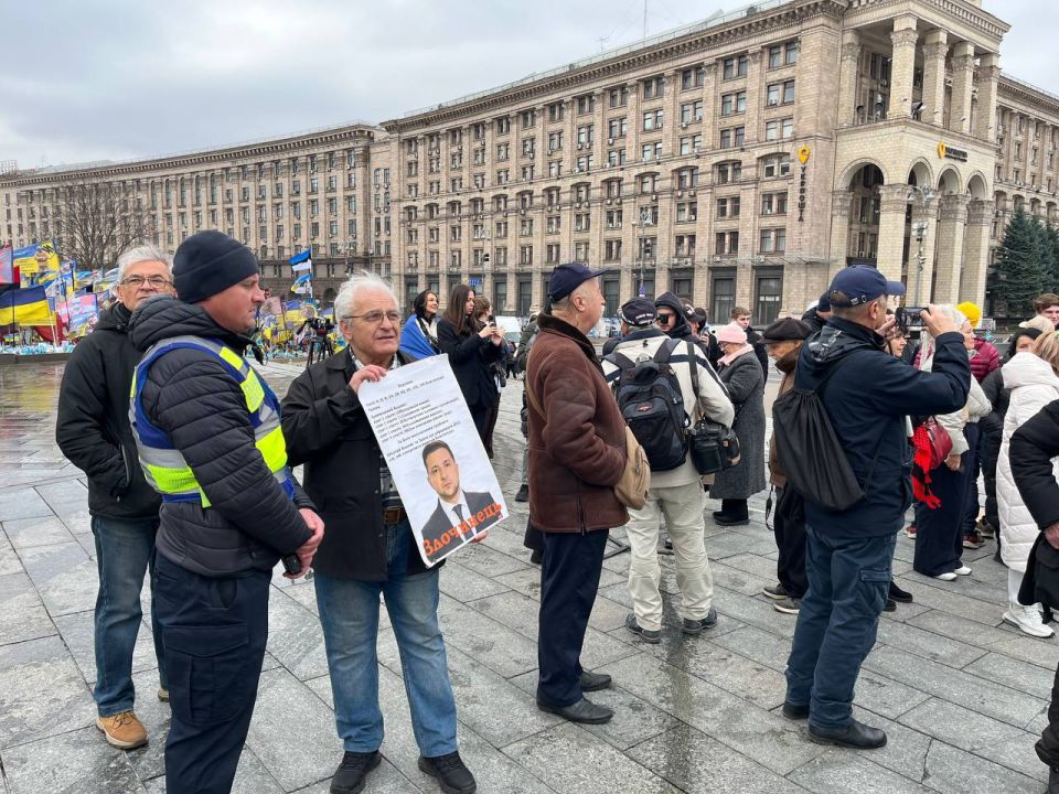 "Зеленский – преступник", "Нет коррупции": украинцы вышли на митинг в Киеве "Зеленский – преступник", "Нет коррупции": украинцы вышли на митинг в Киеве