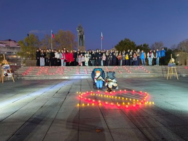 В преддверии Всемирного дня памяти жертв ДТП в Симферополе прошла акция «Память жертвам ДТП»