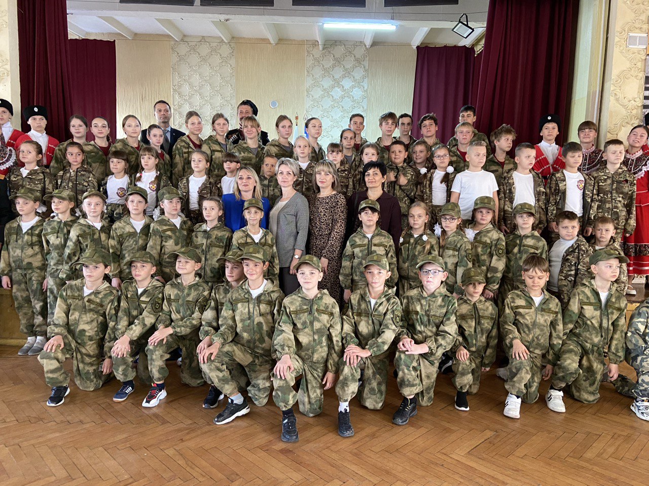 В симферопольской школе № 15 им. А.П. Шеплякова состоялось чествование победителей спартакиады «Покровские ворота»