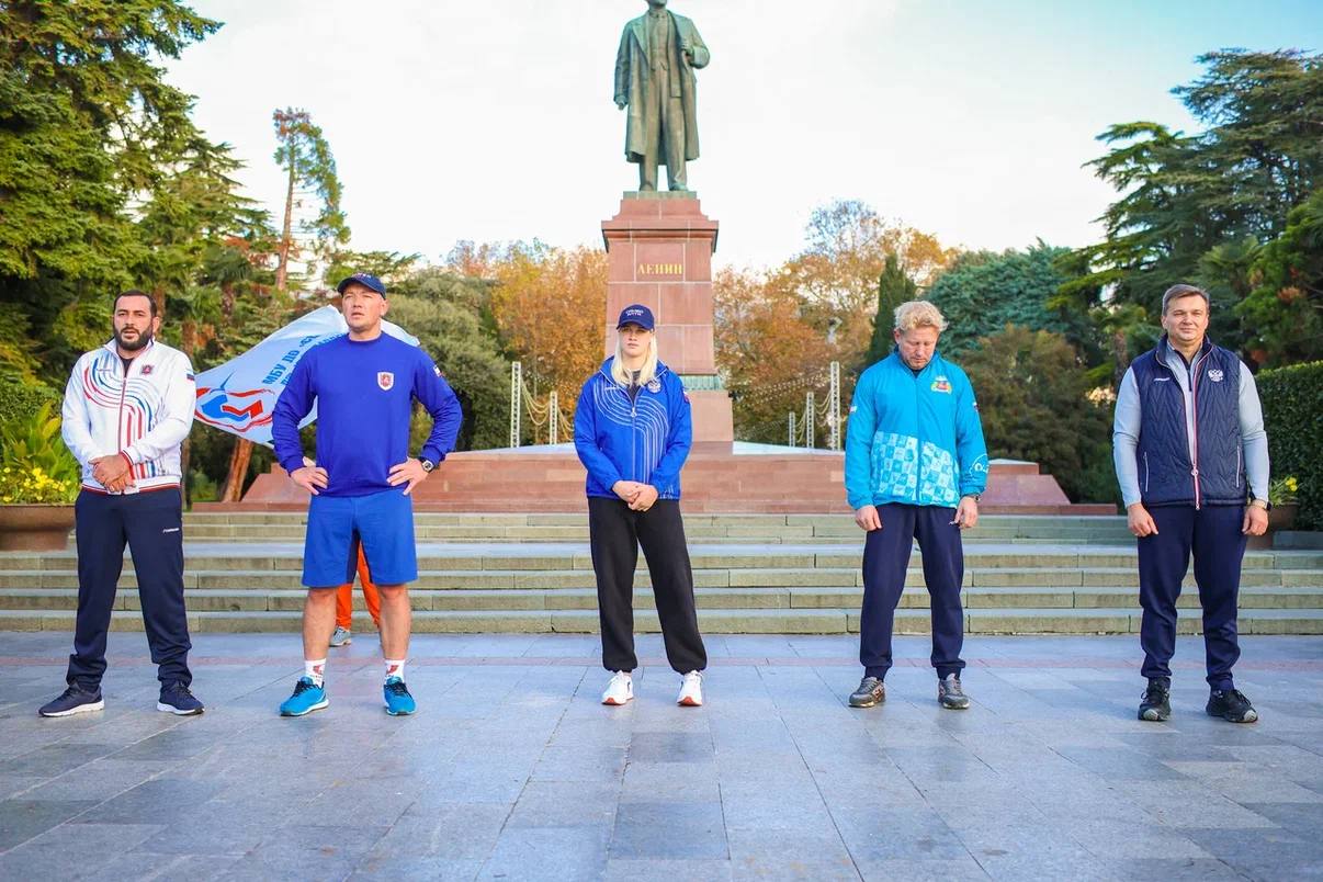 Константин Шимановский: Спортивное воскресенье!. Забегом по набережной и массовой зарядкой ялтинцы отметили День самбо! Организатор мероприятия спортивная школа имени И. С Павленко Константин Шимановский: Спортивное воскресенье!. Забегом по набережной и массовой зарядкой ялтинцы отметили День самбо! Организатор мероприятия спортивная школа имени И. С Павленко