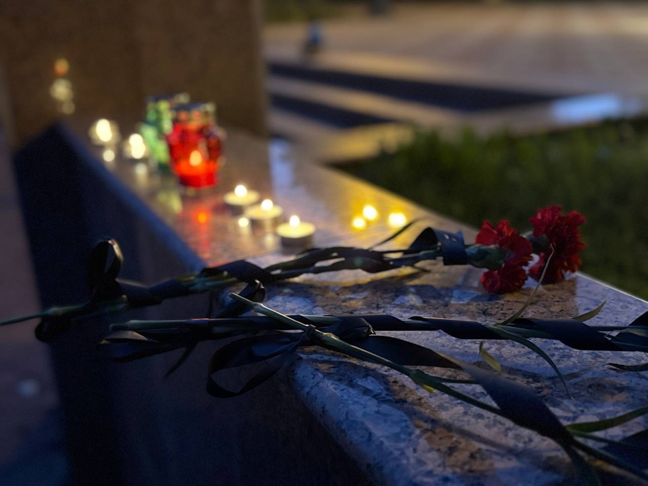 В Керчи почтили память жертв ДТП В Керчи почтили память жертв ДТП