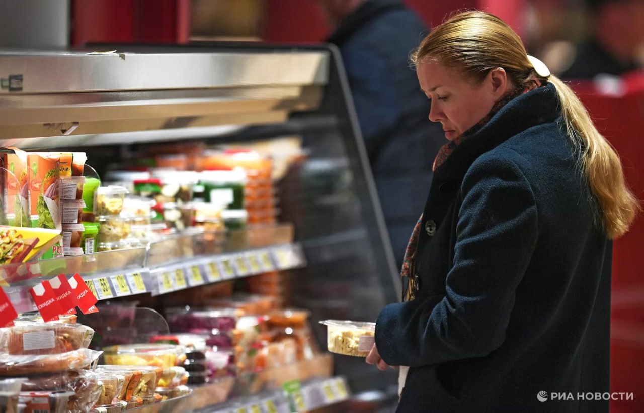 В Госдуме предложили выделять отдельную полку для продуктов с истекающим сроком годности