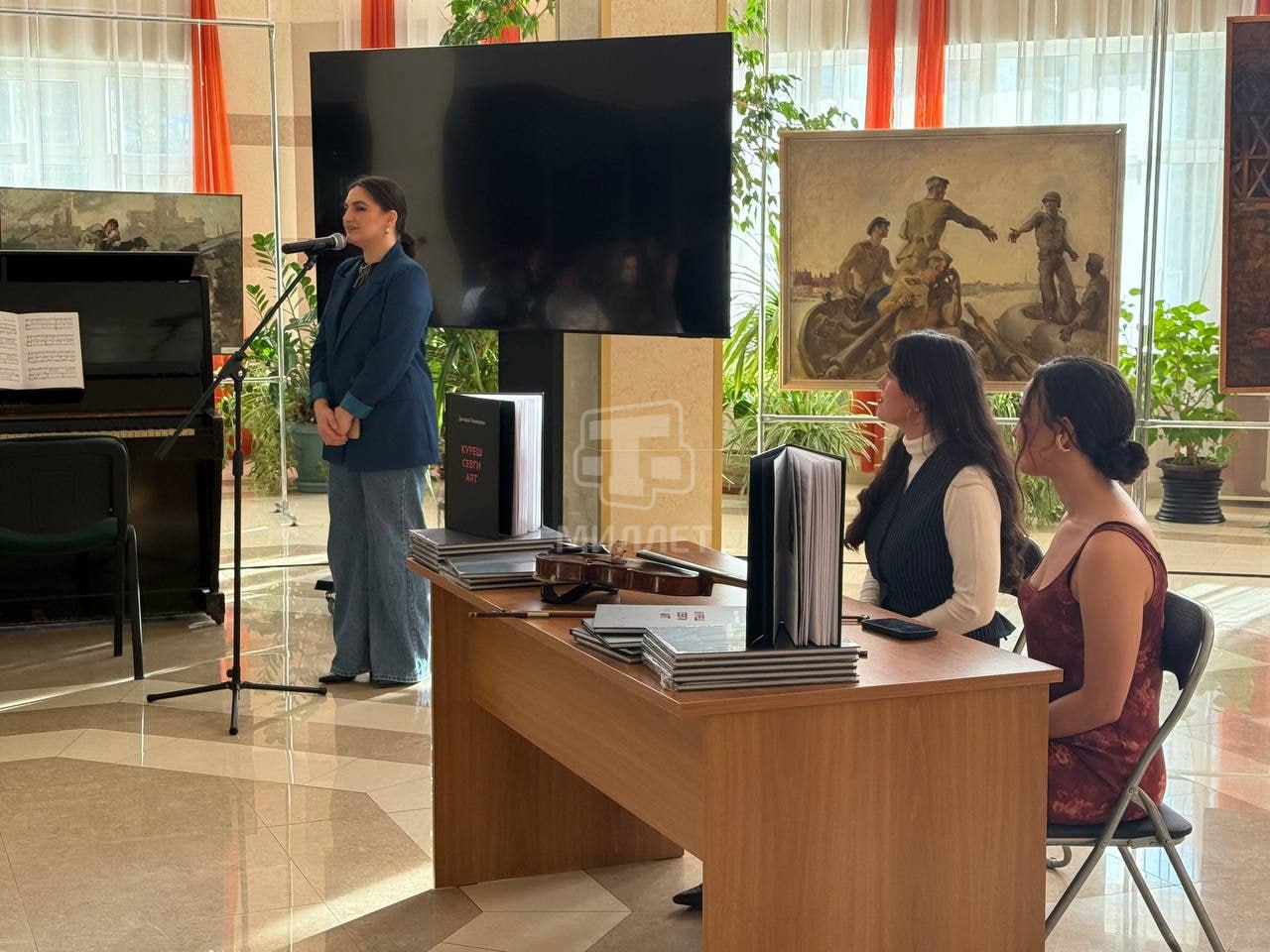 В Симферополе прошла презентация сборника «Куреш. Севги. Аят» крымскотатарской певицы Диляры Тюкянджи В Симферополе прошла презентация сборника «Куреш. Севги. Аят» крымскотатарской певицы Диляры Тюкянджи