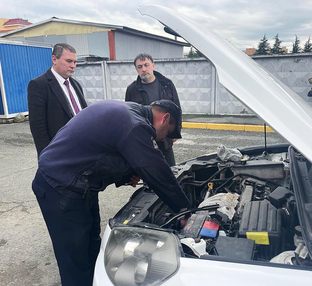 Представители Общественного совета при МВД по Республике Крым посетили отделение Госавтоинспекции и провели гражданский мониторинг Представители Общественного совета при МВД по Республике Крым посетили отделение Госавтоинспекции и провели гражданский мониторинг