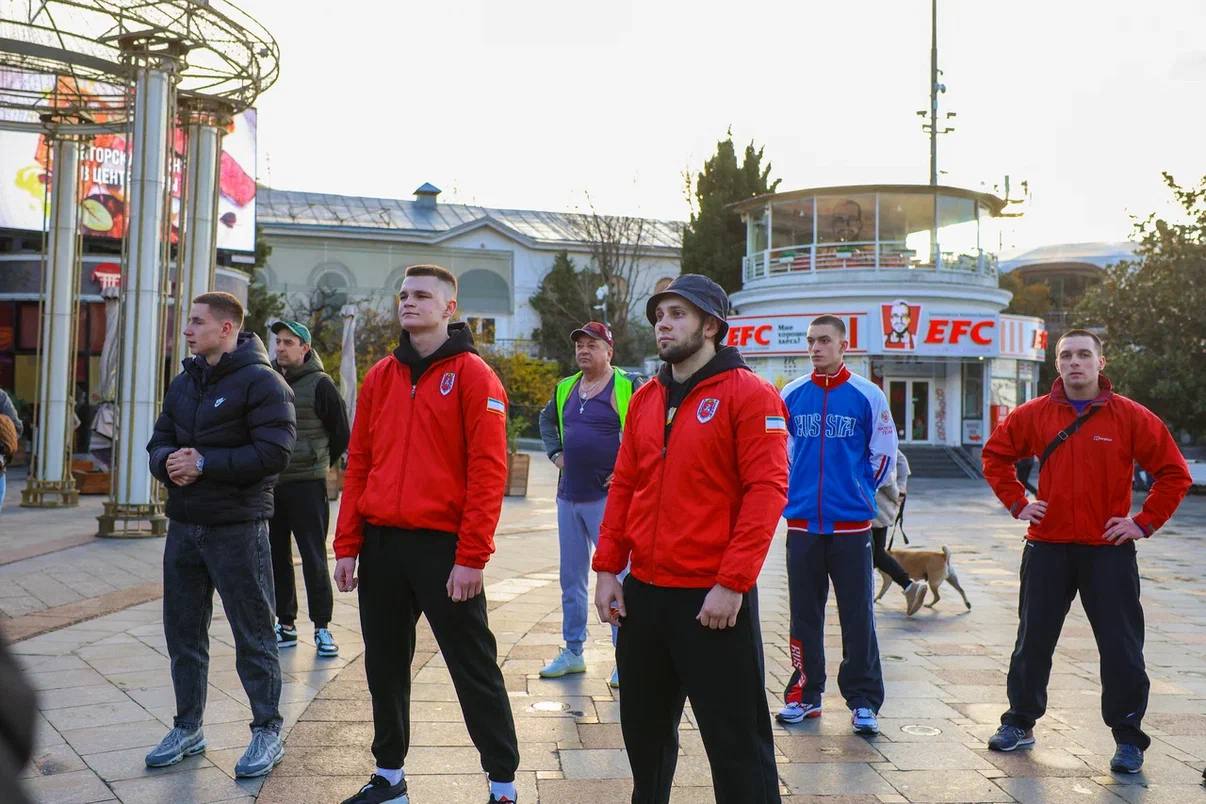 Константин Шимановский: Спортивное воскресенье!. Забегом по набережной и массовой зарядкой ялтинцы отметили День самбо! Организатор мероприятия спортивная школа имени И. С Павленко Константин Шимановский: Спортивное воскресенье!. Забегом по набережной и массовой зарядкой ялтинцы отметили День самбо! Организатор мероприятия спортивная школа имени И. С Павленко