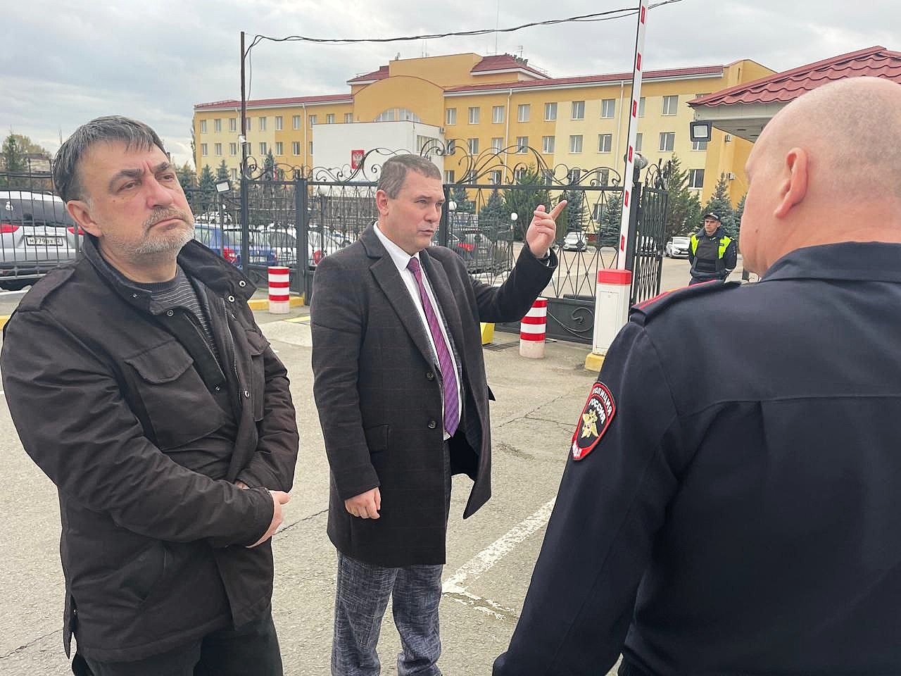 Представители Общественного совета при МВД по Республике Крым посетили отделение Госавтоинспекции и провели гражданский мониторинг