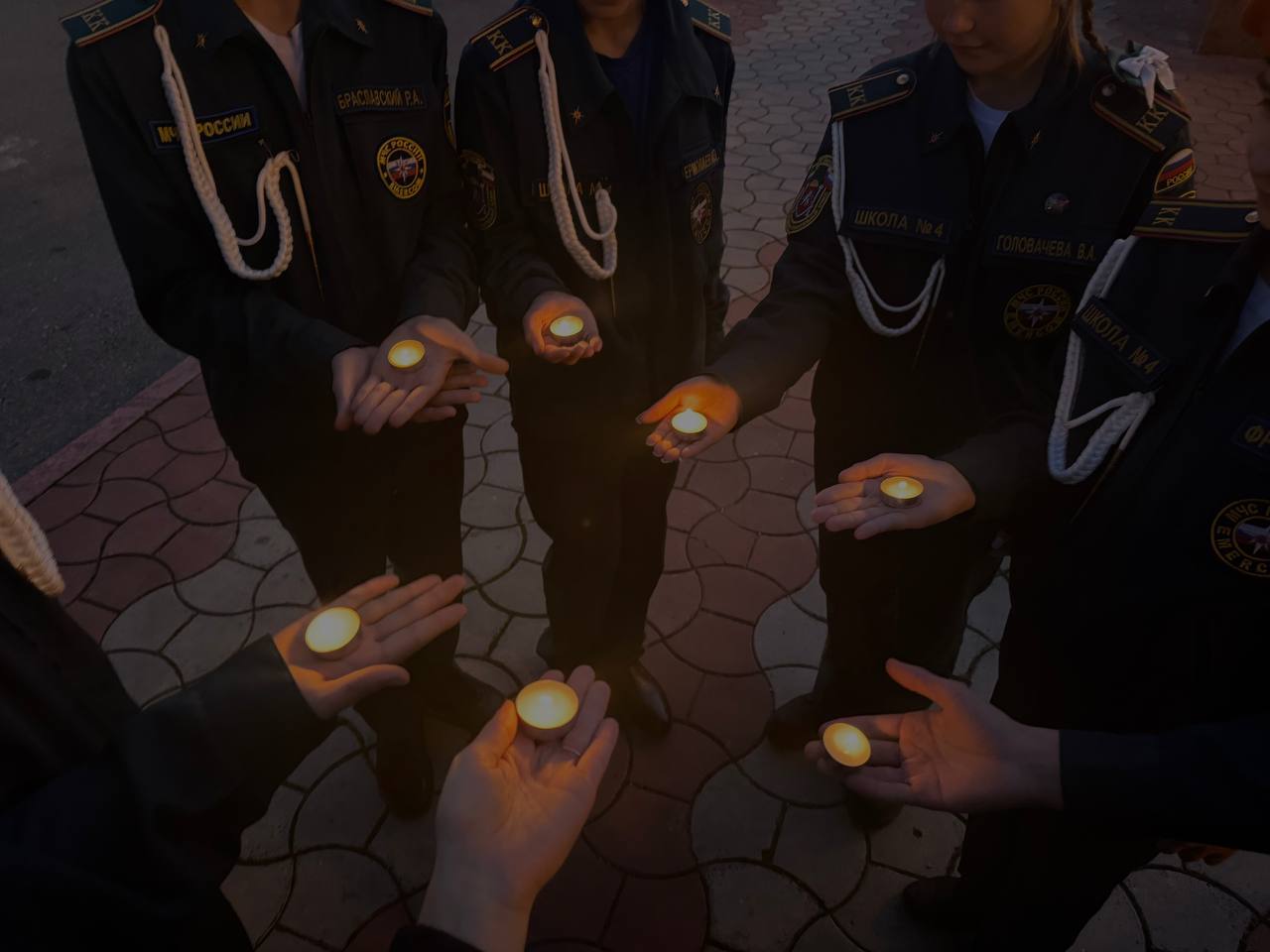 В Керчи почтили память жертв ДТП В Керчи почтили память жертв ДТП