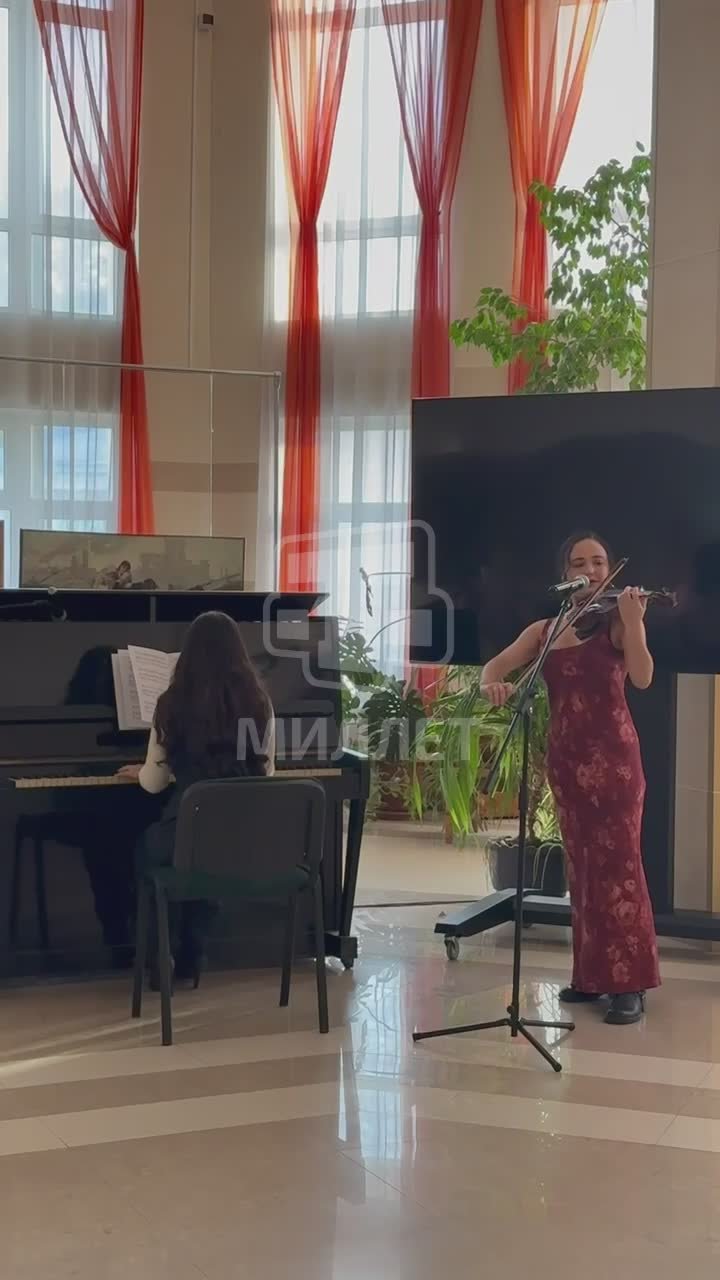 В Симферополе прошла презентация сборника «Куреш. Севги. Аят» крымскотатарской певицы Диляры Тюкянджи