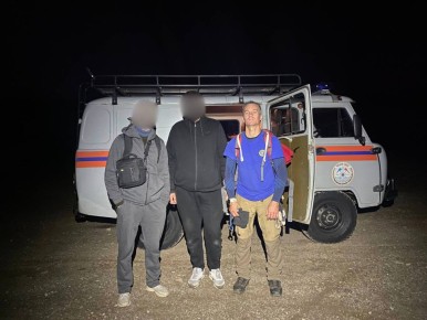 Два человека заблудились в горах в районе Долины Привидений на горе Южная Демерджи