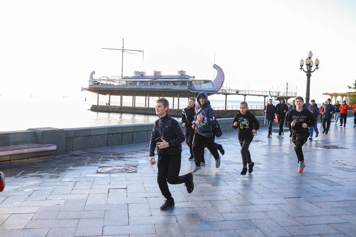 Константин Шимановский: Спортивное воскресенье!. Забегом по набережной и массовой зарядкой ялтинцы отметили День самбо! Организатор мероприятия спортивная школа имени И. С Павленко Константин Шимановский: Спортивное воскресенье!. Забегом по набережной и массовой зарядкой ялтинцы отметили День самбо! Организатор мероприятия спортивная школа имени И. С Павленко
