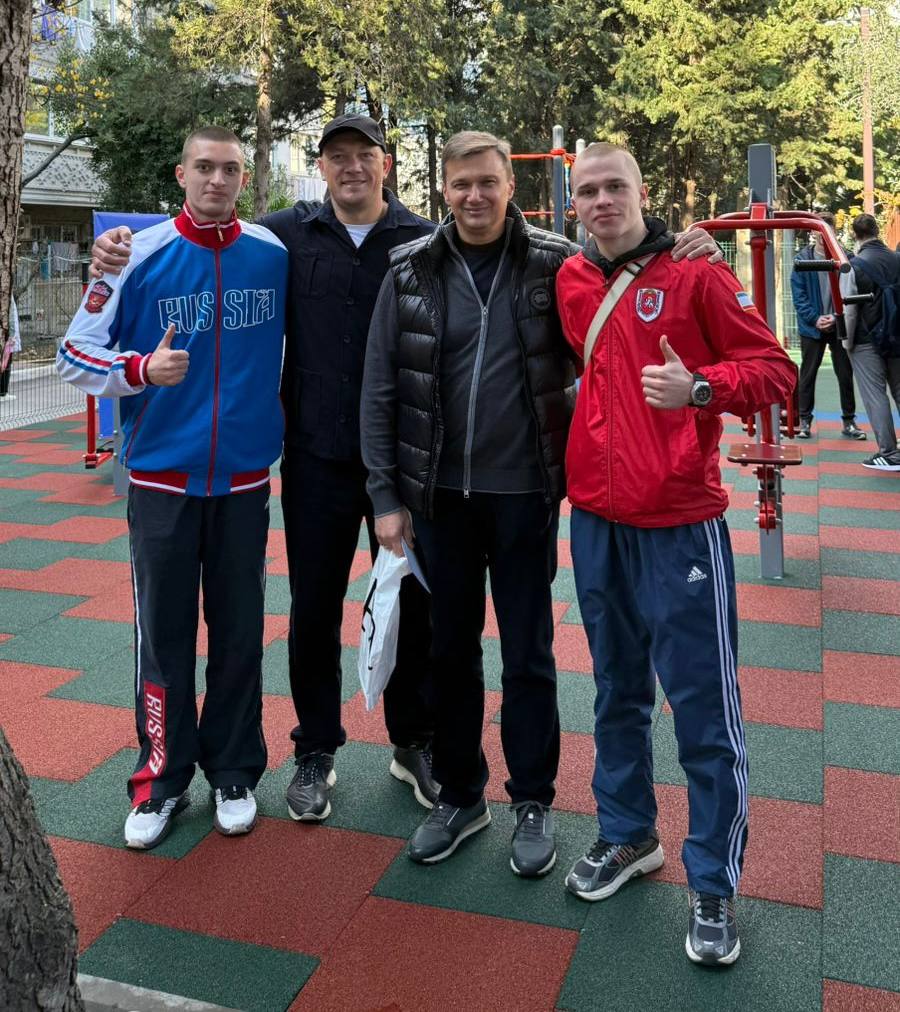 Константин Шимановский: Спортивное воскресенье!. Забегом по набережной и массовой зарядкой ялтинцы отметили День самбо! Организатор мероприятия спортивная школа имени И. С Павленко Константин Шимановский: Спортивное воскресенье!. Забегом по набережной и массовой зарядкой ялтинцы отметили День самбо! Организатор мероприятия спортивная школа имени И. С Павленко