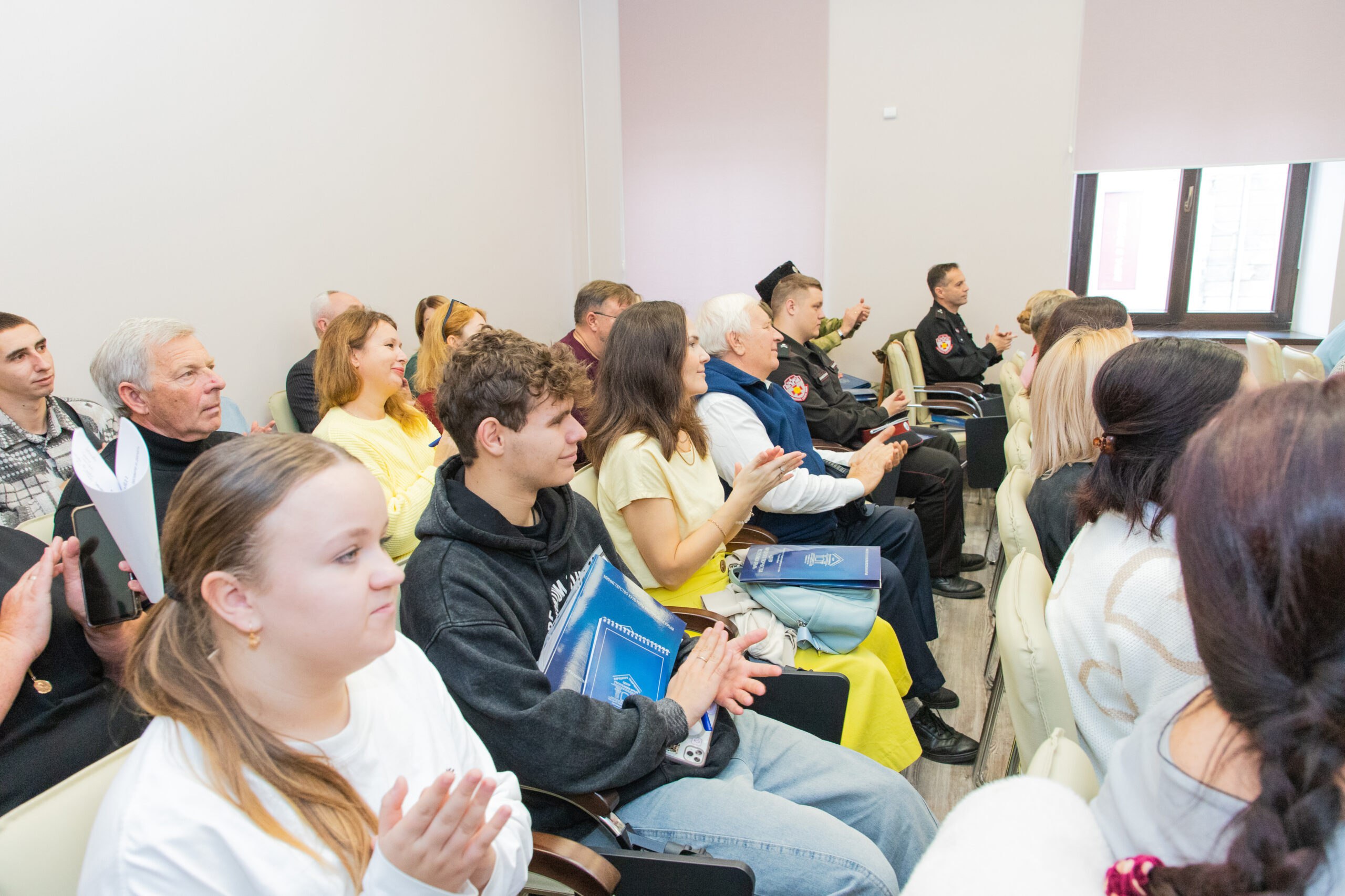 Участие коллектива «Лепота» в форуме казачьей культуры (г. Симферополь) Участие коллектива «Лепота» в форуме казачьей культуры (г. Симферополь)