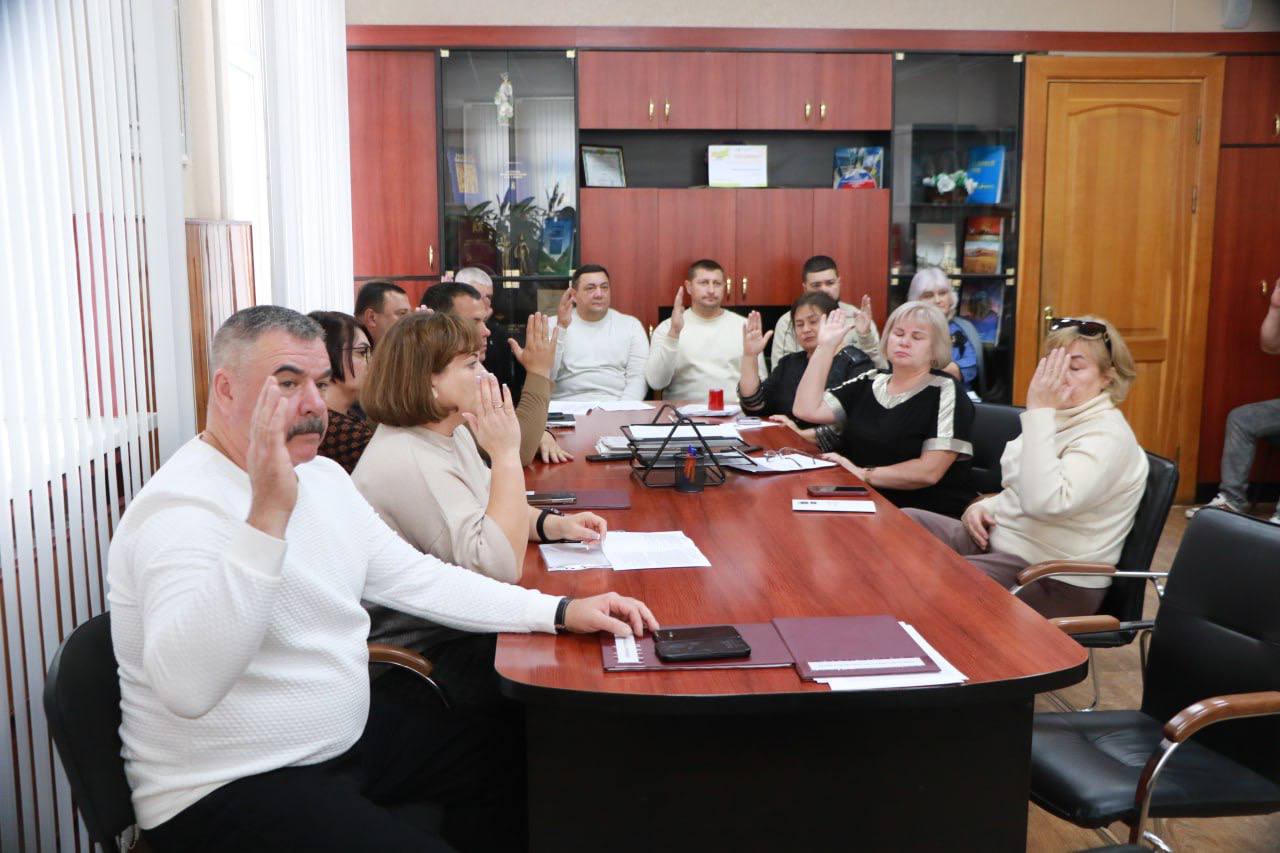 Ольга Урайкина: После заседания президиума, мой заместитель Михаил Колкунов провел заседание 19-й сессии Бахчисарайского районного совета 3-ого созыва Ольга Урайкина: После заседания президиума, мой заместитель Михаил Колкунов провел заседание 19-й сессии Бахчисарайского районного совета 3-ого созыва