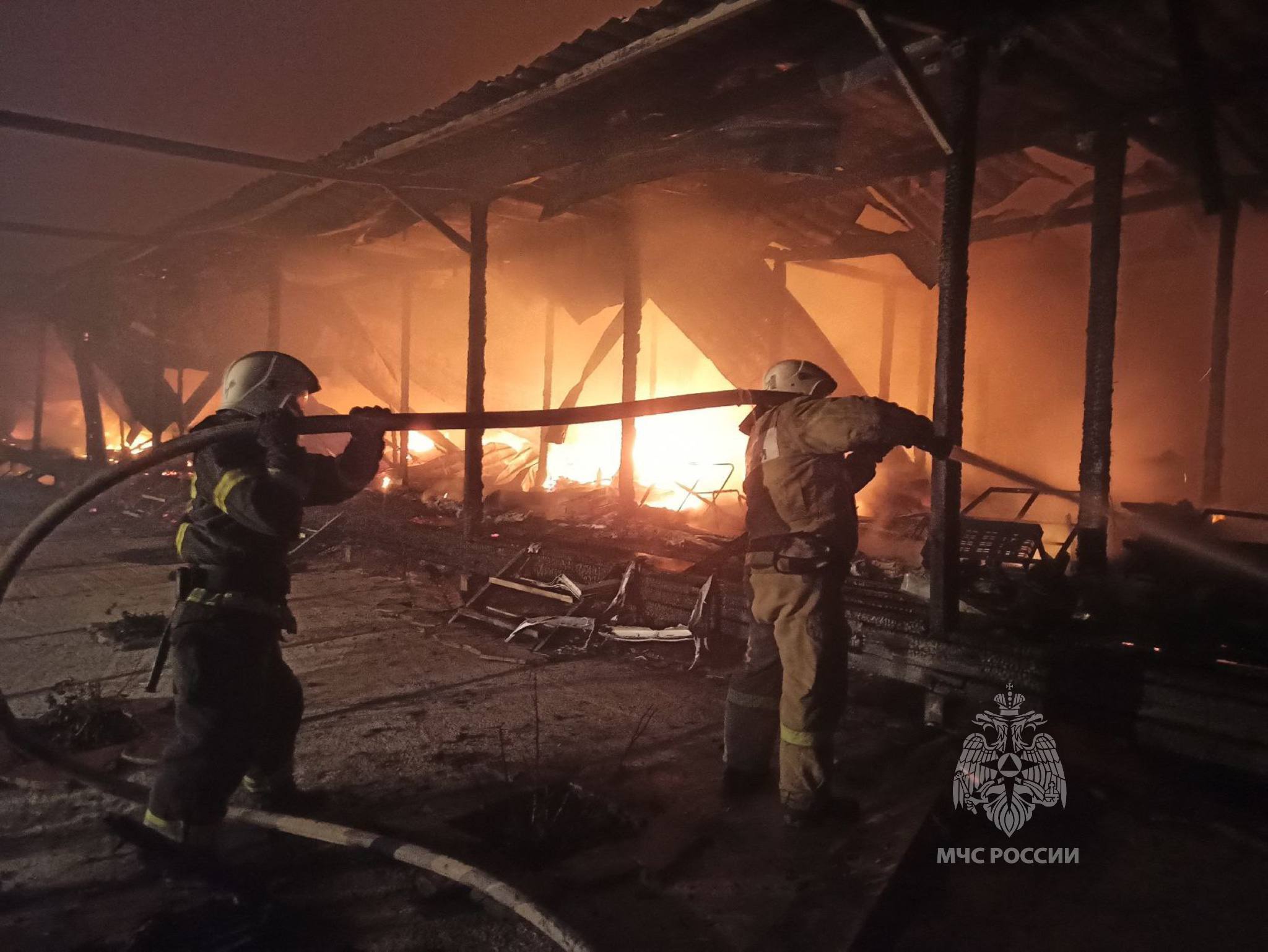 Огнеборцы МЧС России ликвидировали возгорание частного дома в ГО Судак Огнеборцы МЧС России ликвидировали возгорание частного дома в ГО Судак