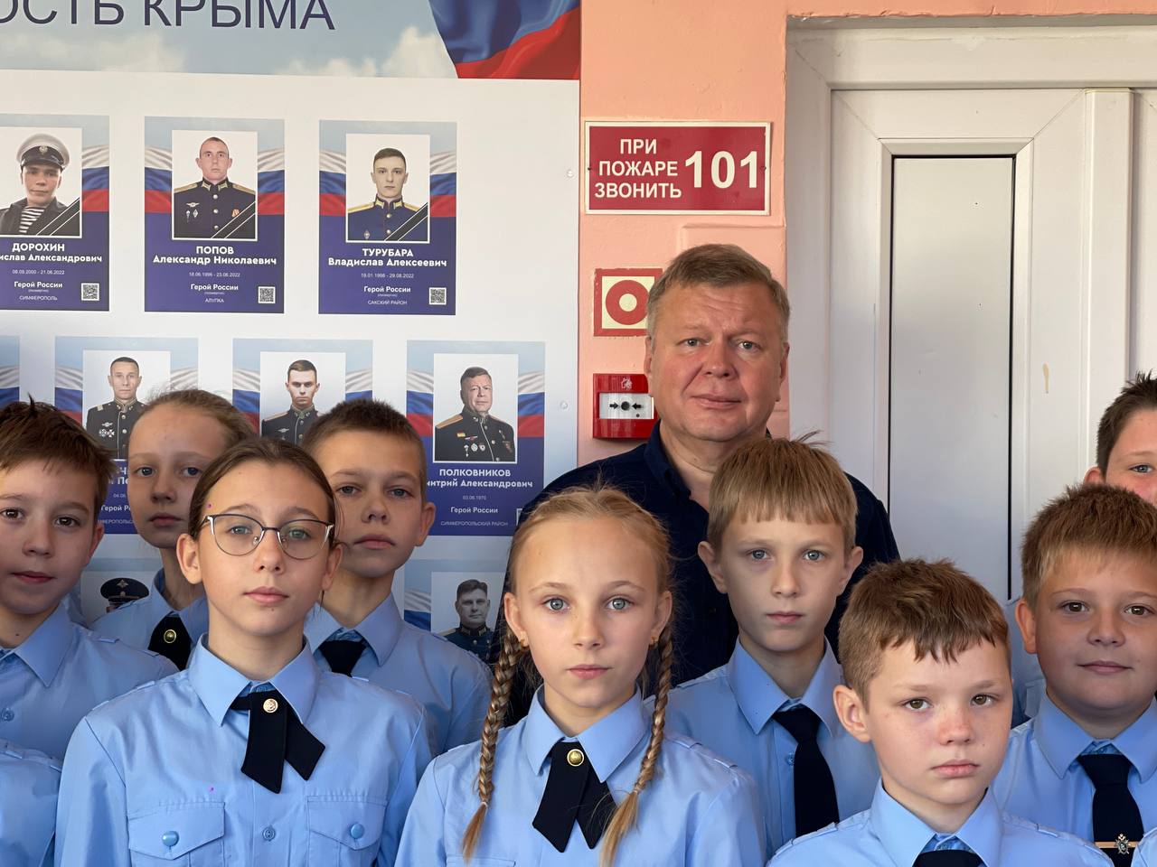 В МБОУ «Школа-лицей» №3 им.А.С. Макаренко» прошла встреча с Героем России Полковниковым Дмитрием Александровичем В МБОУ «Школа-лицей» №3 им.А.С. Макаренко» прошла встреча с Героем России Полковниковым Дмитрием Александровичем