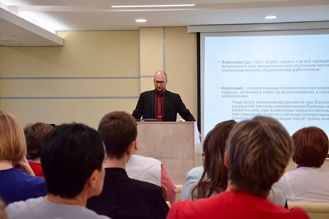 В Крыму проведены тренинги по общению с родителями тяжелобольных детей В Крыму проведены тренинги по общению с родителями тяжелобольных детей