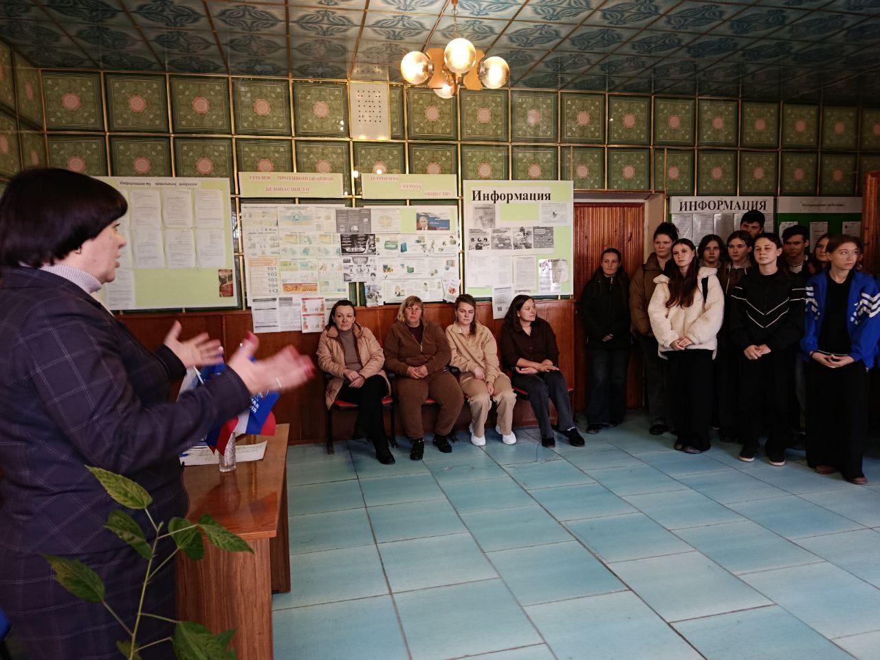 Обучающиеся 9-го класса МБОУ "Заветненская средняя школа им. Крымских партизан" посетили Администрацию Заветненского сельского поселения Обучающиеся 9-го класса МБОУ "Заветненская средняя школа им. Крымских партизан" посетили Администрацию Заветненского сельского поселения