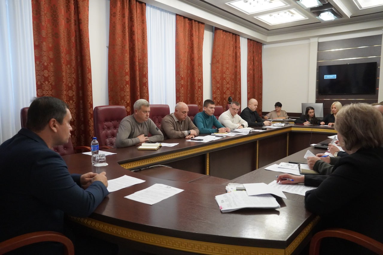 Глава администрации Керчи Олег Каторгин провел аппаратное совещание с участием заместителей и руководителей структурных подразделений Глава администрации Керчи Олег Каторгин провел аппаратное совещание с участием заместителей и руководителей структурных подразделений