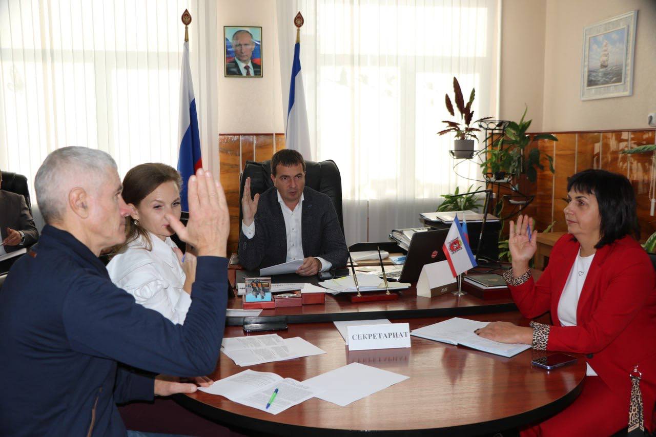 Ольга Урайкина: После заседания президиума, мой заместитель Михаил Колкунов провел заседание 19-й сессии Бахчисарайского районного совета 3-ого созыва Ольга Урайкина: После заседания президиума, мой заместитель Михаил Колкунов провел заседание 19-й сессии Бахчисарайского районного совета 3-ого созыва