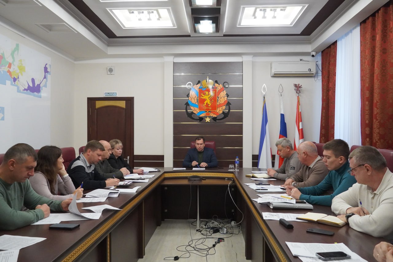 Глава администрации Керчи Олег Каторгин провел аппаратное совещание с участием заместителей и руководителей структурных подразделений Глава администрации Керчи Олег Каторгин провел аппаратное совещание с участием заместителей и руководителей структурных подразделений