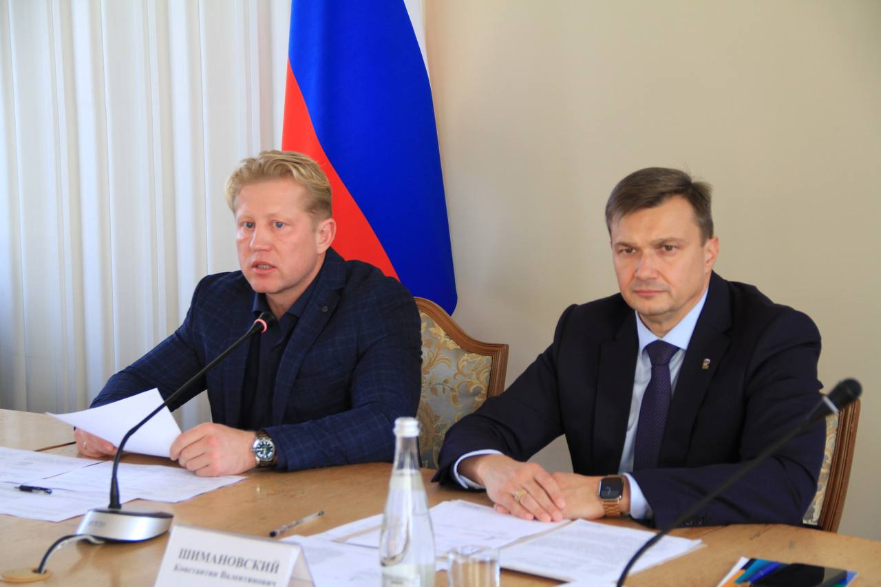 Константин Шимановский: Еженедельное аппаратное совещание! Начали с рассмотрения обращений ялтинцев, поступивших в Администрацию города!