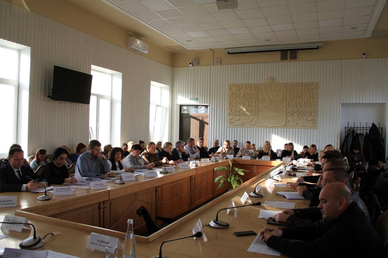 Константин Шимановский: Еженедельное аппаратное совещание! Начали с рассмотрения обращений ялтинцев, поступивших в Администрацию города! Константин Шимановский: Еженедельное аппаратное совещание! Начали с рассмотрения обращений ялтинцев, поступивших в Администрацию города!