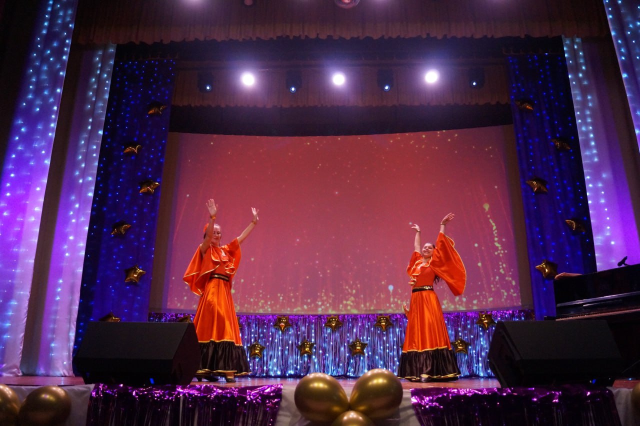 15 ноября в Доме культуры поселка Орджоникидзе состоялся Гала-концерт победителей VIII Феодосийского регионального многожанрового фестиваля – конкурса «Ретро-Крым» 15 ноября в Доме культуры поселка Орджоникидзе состоялся Гала-концерт победителей VIII Феодосийского регионального многожанрового фестиваля – конкурса «Ретро-Крым»