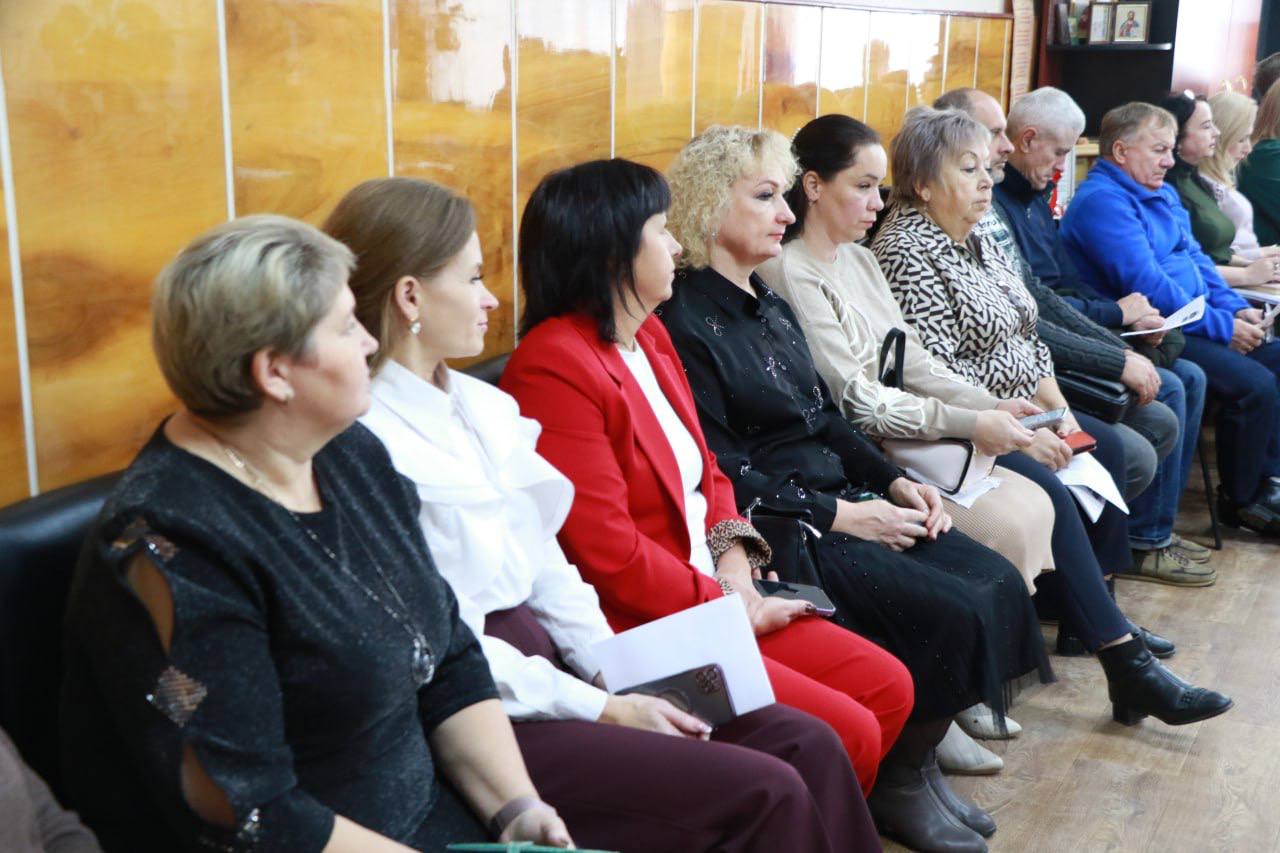 Ольга Урайкина: После заседания президиума, мой заместитель Михаил Колкунов провел заседание 19-й сессии Бахчисарайского районного совета 3-ого созыва Ольга Урайкина: После заседания президиума, мой заместитель Михаил Колкунов провел заседание 19-й сессии Бахчисарайского районного совета 3-ого созыва