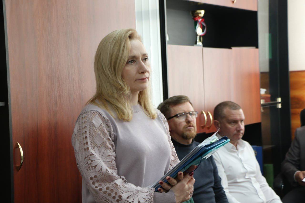 Ольга Урайкина: После заседания президиума, мой заместитель Михаил Колкунов провел заседание 19-й сессии Бахчисарайского районного совета 3-ого созыва Ольга Урайкина: После заседания президиума, мой заместитель Михаил Колкунов провел заседание 19-й сессии Бахчисарайского районного совета 3-ого созыва