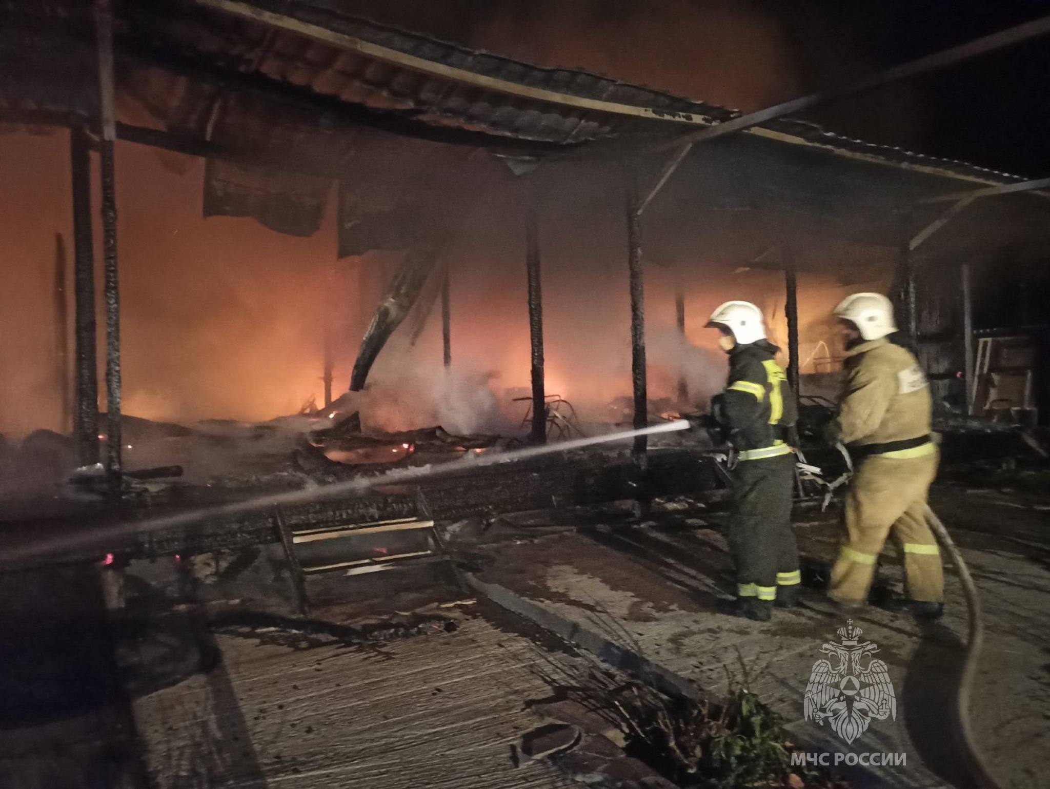 Огнеборцы МЧС России ликвидировали возгорание частного дома в ГО Судак Огнеборцы МЧС России ликвидировали возгорание частного дома в ГО Судак