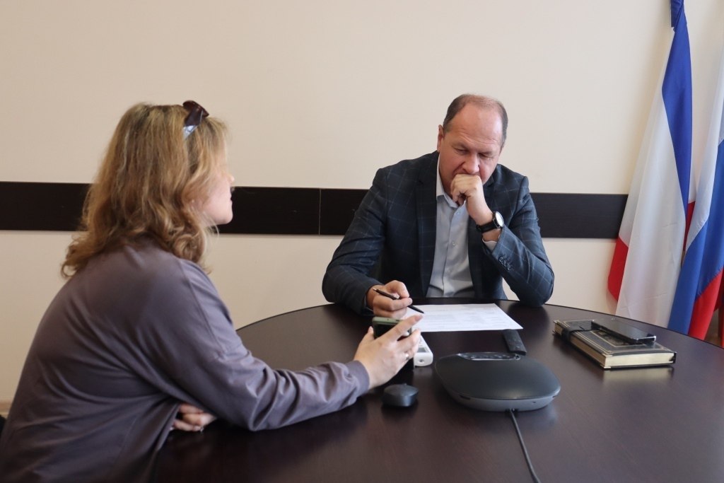 Глава администрации Сакского района Владислав Хаджиев провёл еженедельный приём граждан Глава администрации Сакского района Владислав Хаджиев провёл еженедельный приём граждан
