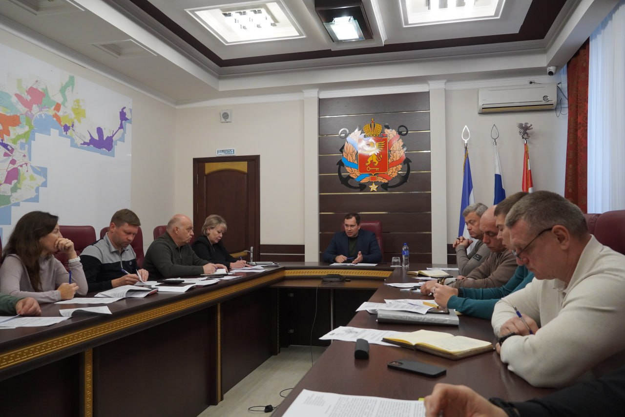 Глава администрации Керчи Олег Каторгин провел аппаратное совещание с участием заместителей и руководителей структурных подразделений Глава администрации Керчи Олег Каторгин провел аппаратное совещание с участием заместителей и руководителей структурных подразделений