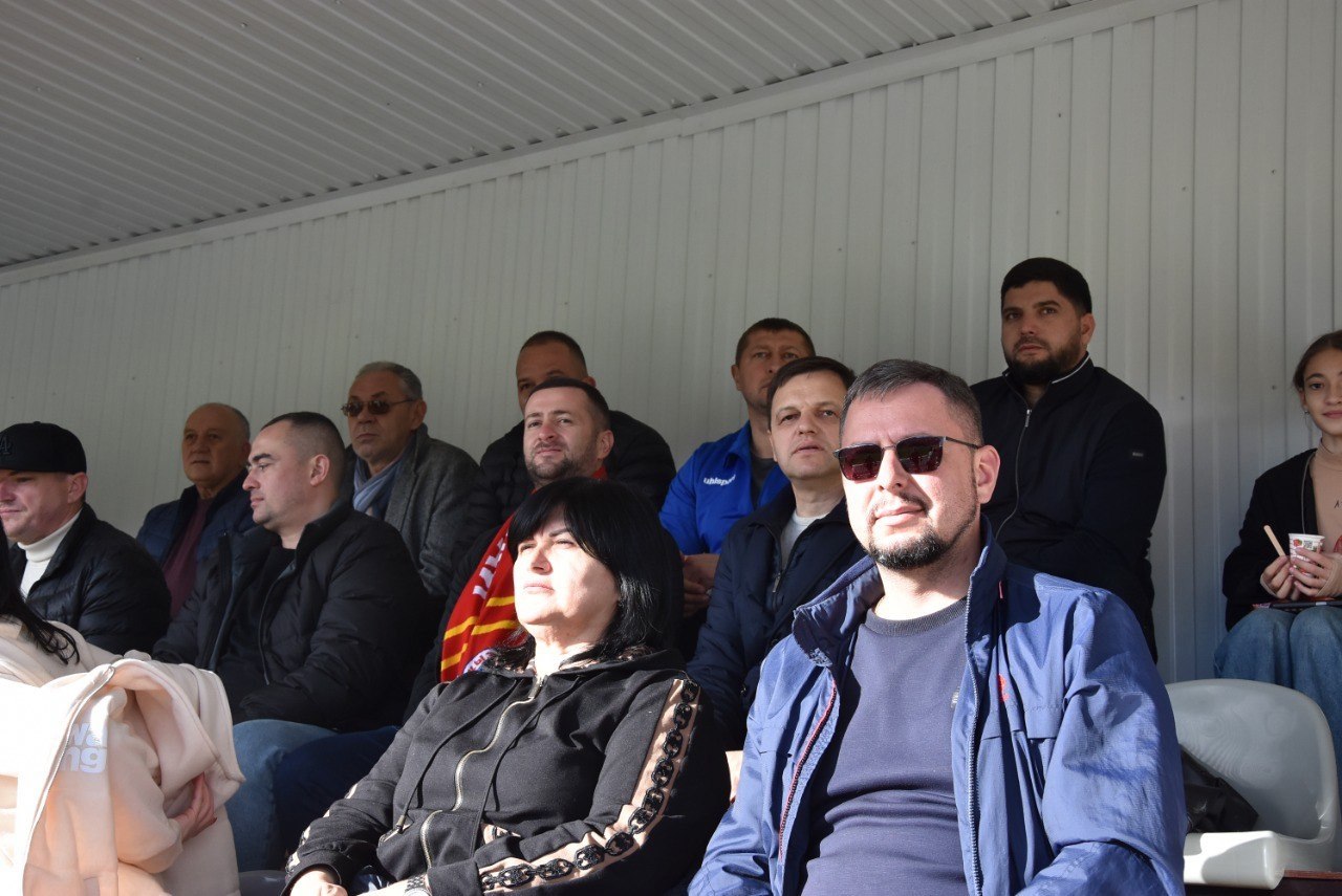 Поддержать бахчисарайскую команду пришли многие горожане, в числе которых был и глава администрации Бахчисарая Дмитрий Скобликов