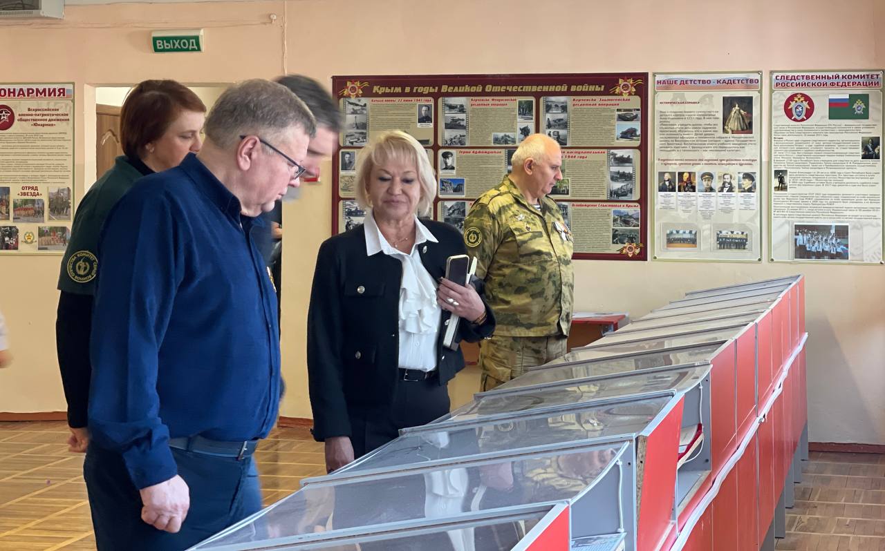 В МБОУ «Школа-лицей» №3 им.А.С. Макаренко» прошла встреча с Героем России Полковниковым Дмитрием Александровичем В МБОУ «Школа-лицей» №3 им.А.С. Макаренко» прошла встреча с Героем России Полковниковым Дмитрием Александровичем