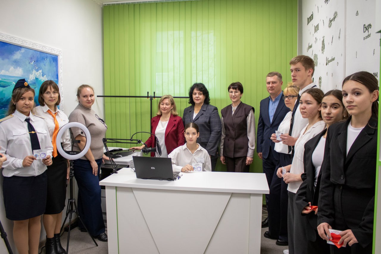 В Симферополе открылся школьный медиацентр «Точка Притяжения»! В Симферополе открылся школьный медиацентр «Точка Притяжения»!