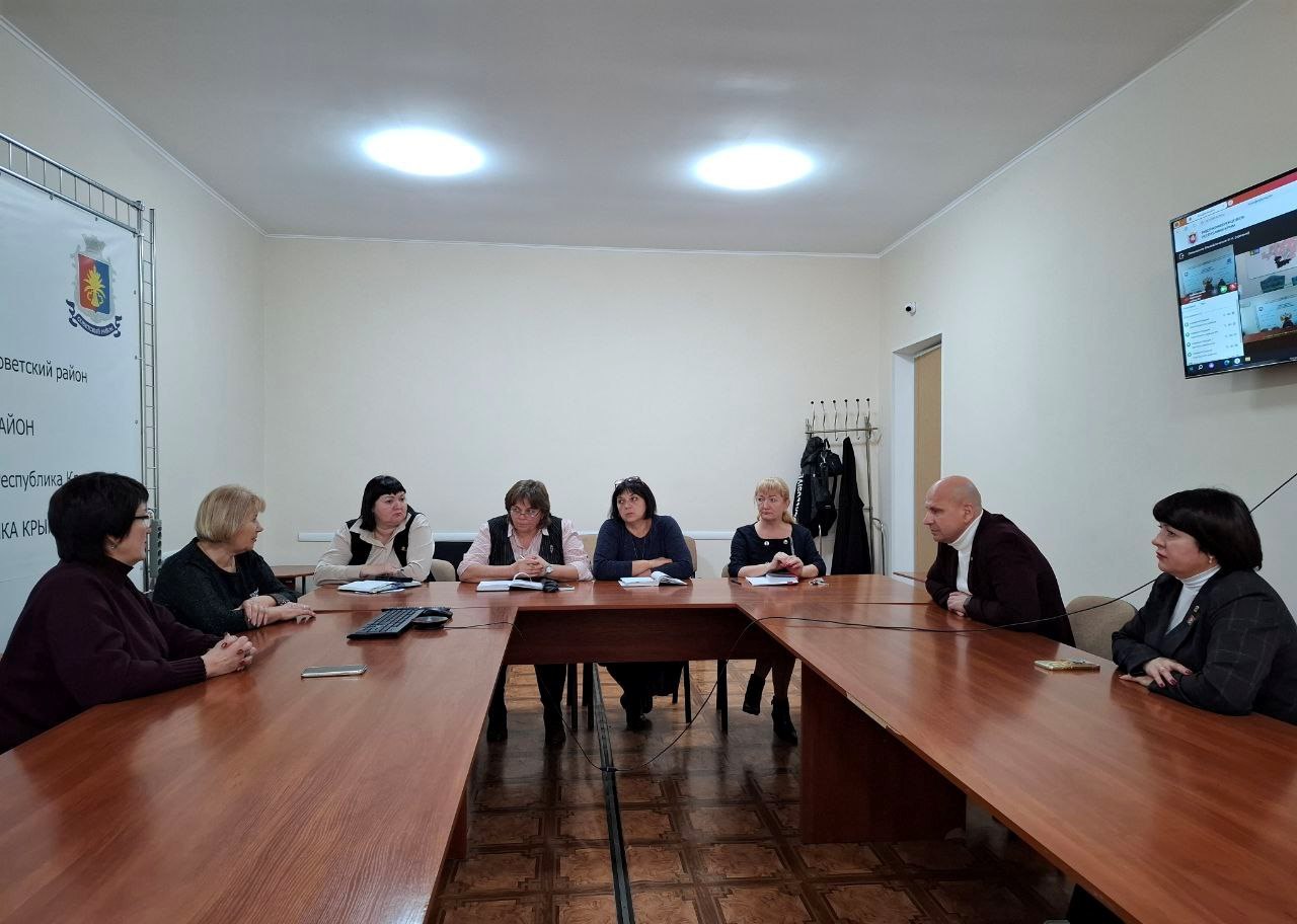 Александр Харламов: Совместно с председателем Советского районного совета Викторией Грицай провел встречу с представителями общественных организаций, центра социального обслуживания граждан пожилого возраста и инвалидов...