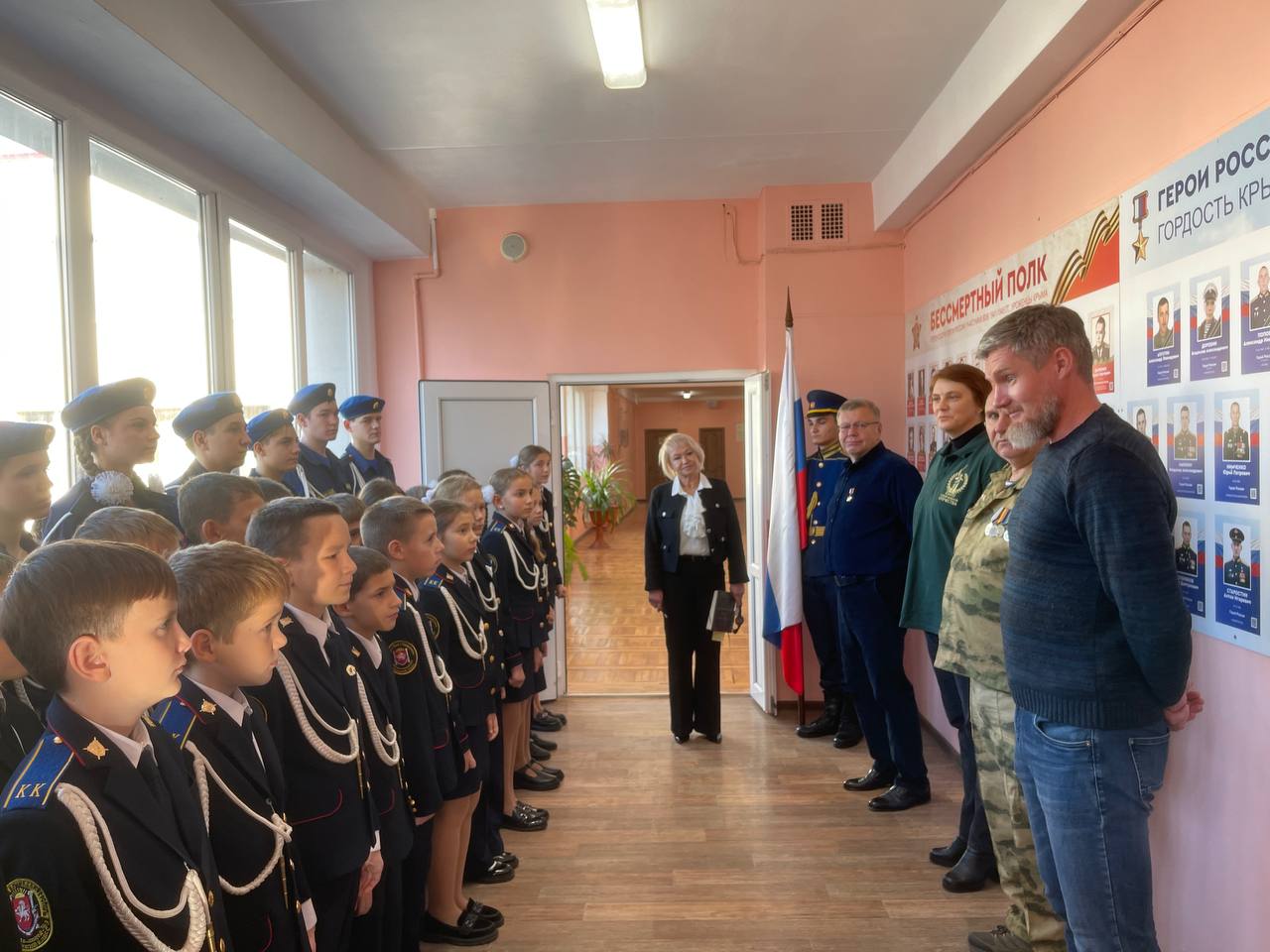 Герой России встретился с учениками крымской школы Герой России встретился с учениками крымской школы