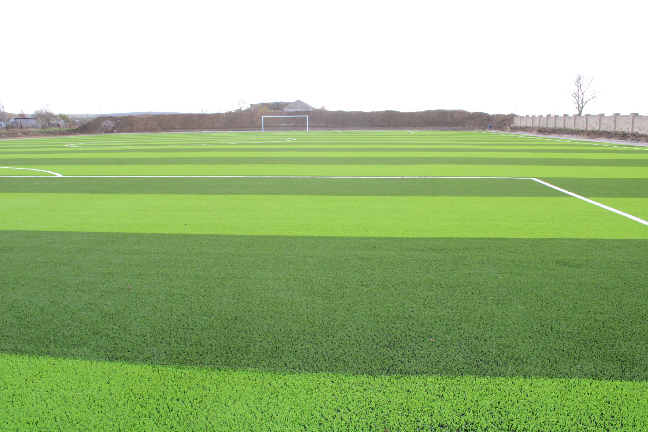 Игорь Крутьков: Совместно с помощником Главы Республики Крым Ириной Мезавцовой побывали в с. Чистополье, где подходят к концу работы по строительству футбольного поля