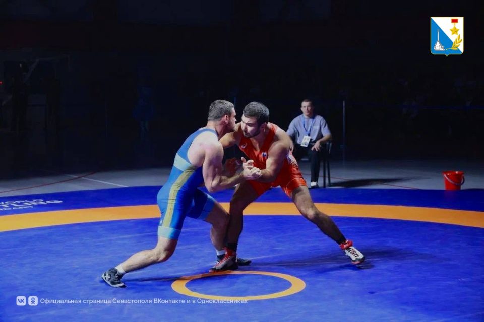 Севастополец Азамат Сеитов стал чемпионом международных соревнований по спортивной борьбе Севастополец Азамат Сеитов стал чемпионом международных соревнований по спортивной борьбе