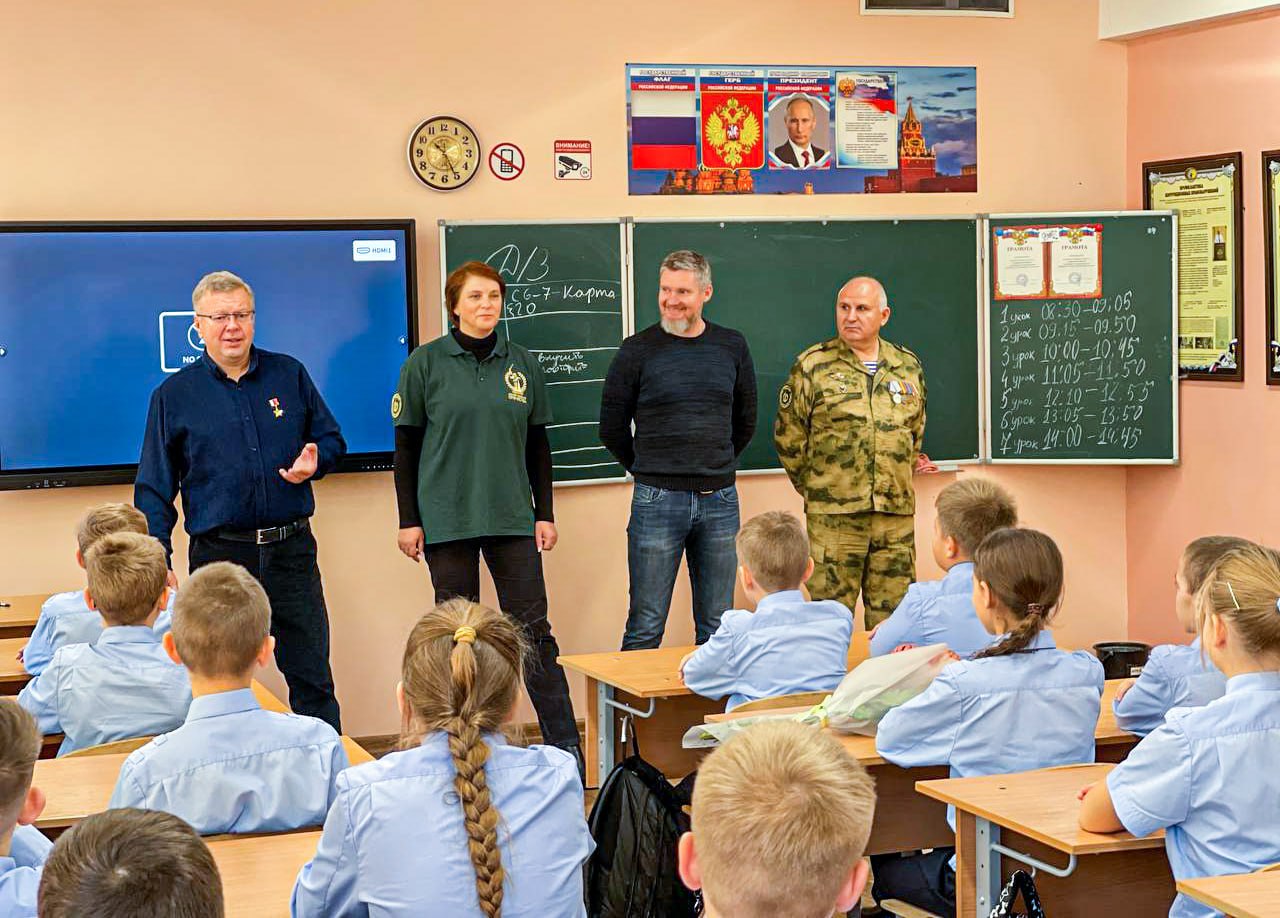 Герой России встретился с учениками крымской школы Герой России встретился с учениками крымской школы