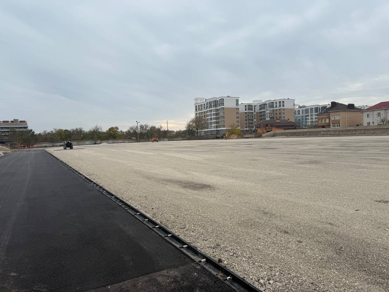 Александр Юрьев: Сегодня вместе со своим заместителем Валерией Симаковой проверил ход работ по ремонту стадиона Дворца спорта им. Ю.А. Гагарина. На данный момент выполнен демонтаж старых трибун, заасфальтированы беговые... Александр Юрьев: Сегодня вместе со своим заместителем Валерией Симаковой проверил ход работ по ремонту стадиона Дворца спорта им. Ю.А. Гагарина. На данный момент выполнен демонтаж старых трибун, заасфальтированы беговые...